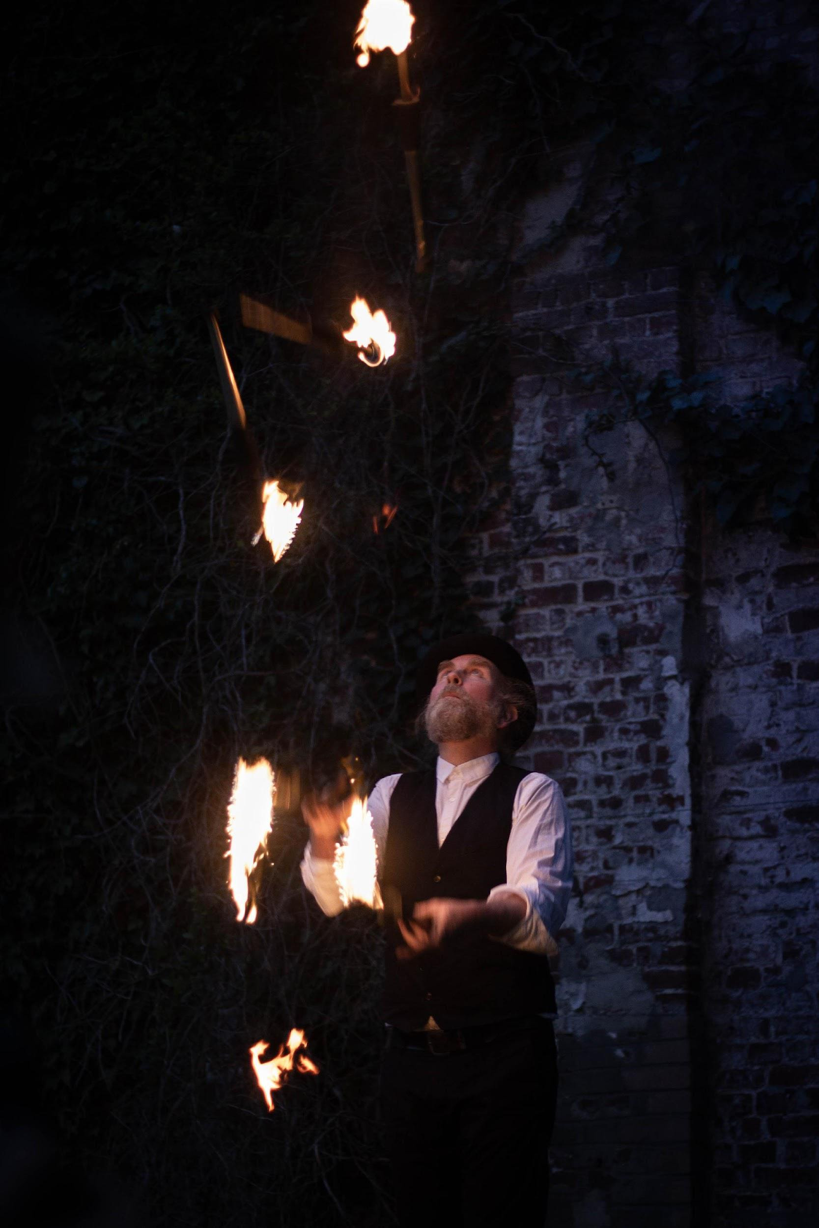 Les Jongleurs, spectacle de jonglerie de rue