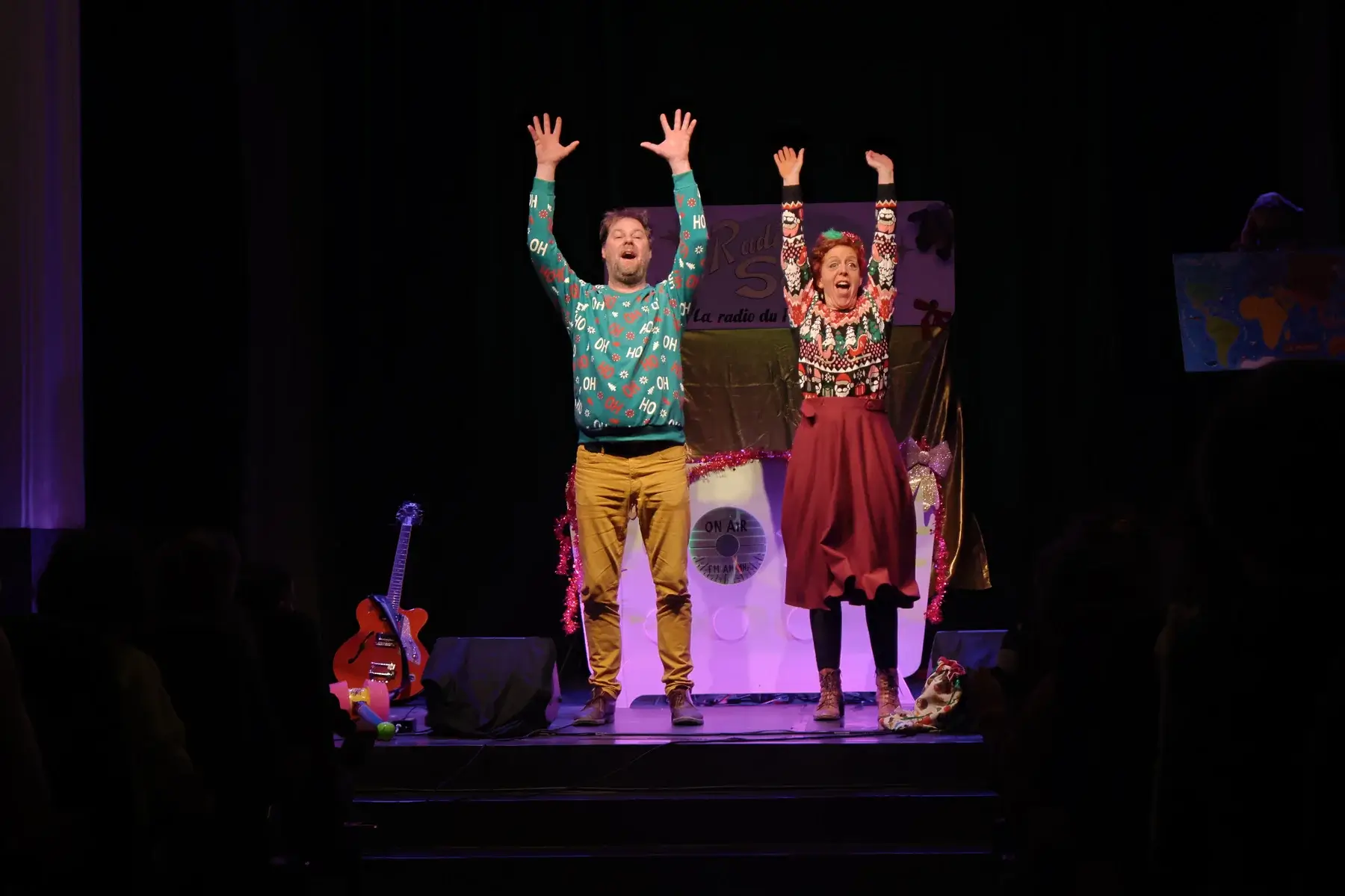 Félicie et Prosper présentent le spectacle participatif Radio Santa